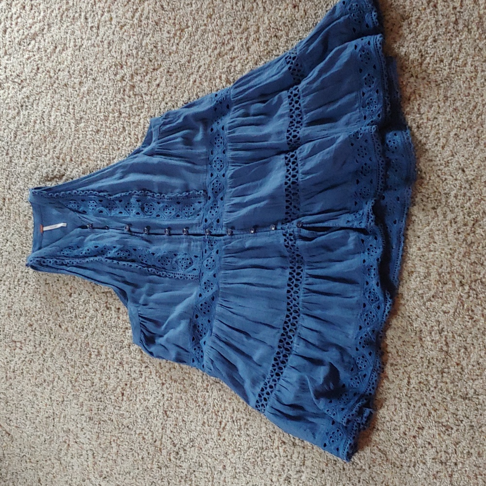 FREE PEOPLE TUNIC STYLE TOP ADORABLE